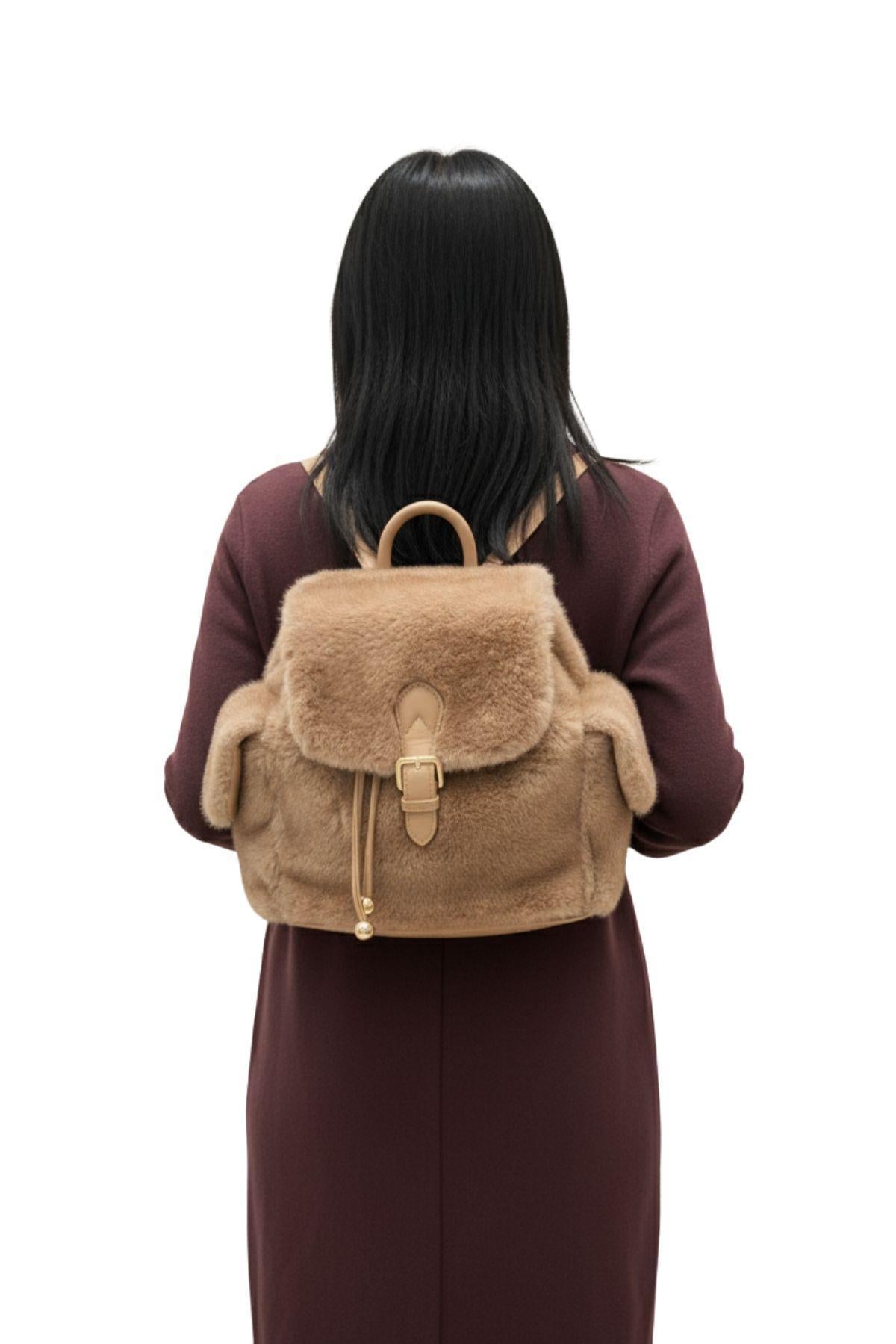 BO212_666_0|f87f019bdd5bf78afa7aa988b743404a